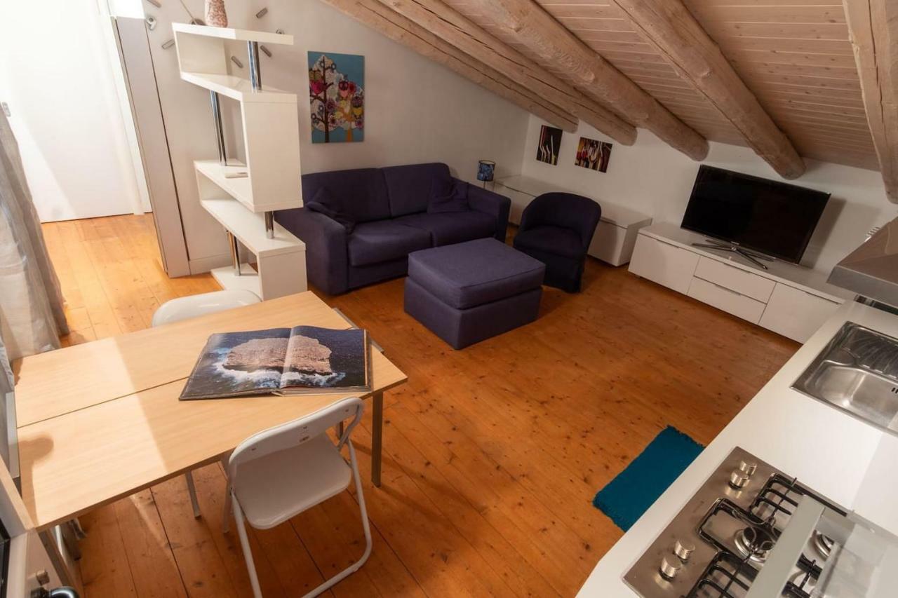 Apartment Mansarda Diaz Con Terrazza A 10 Min Da Ortigia *